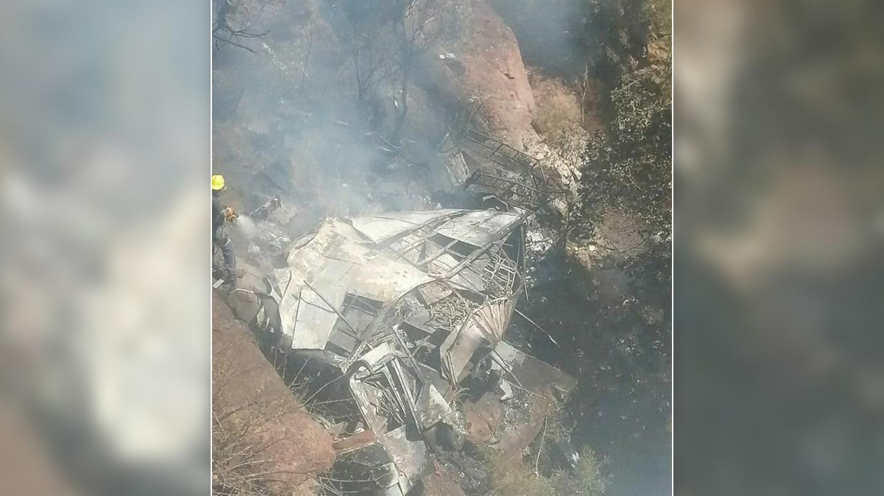 Africa de Sud.  Autobuzul a căzut de pe pod.  45 de pelerini au murit.  Doar copilul de opt ani a supraviețuit