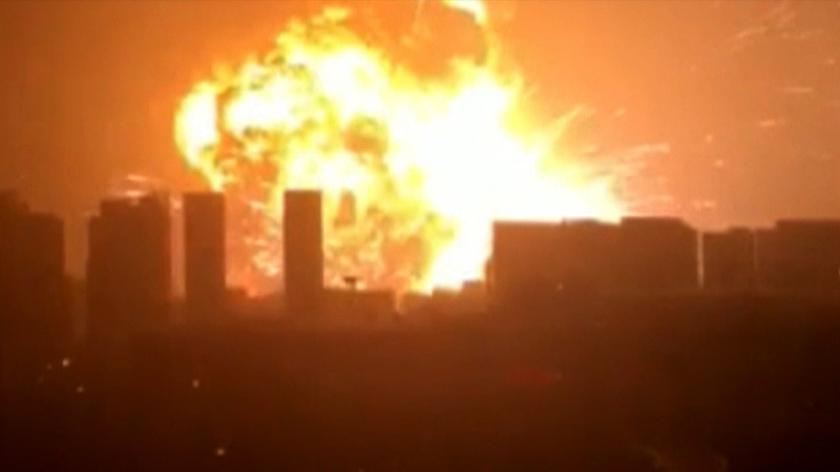 13.08.2015 | Chiny: potężny wybuch w mieście Tiencin. Zginęło 50 osób