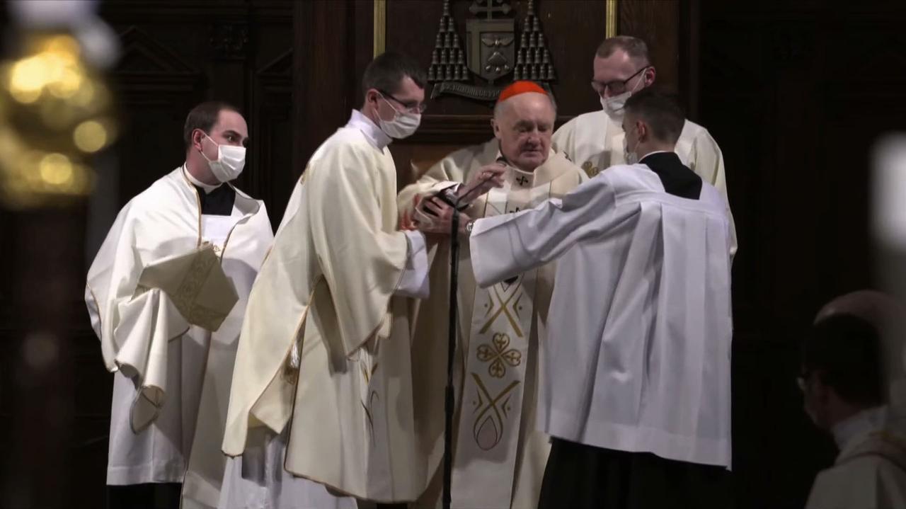 Kardynał Nycz zasłabł podczas mszy. Trafił do szpitala 