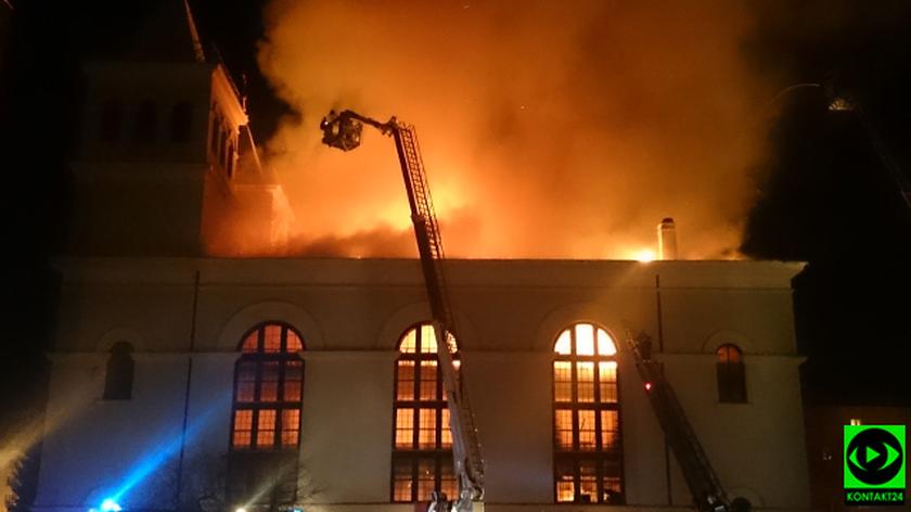 Gaszenie pożaru braniewskiego kościoła