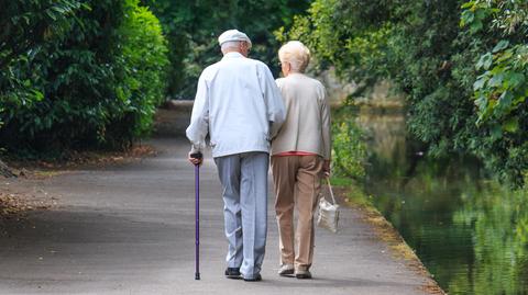Tusk o podniesieniu wieku emerytalnego: tę decyzję podejmowałbym inaczej 