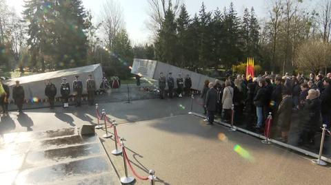 Na Cmentarzu Wojskowym na Powązkach odczytano nazwiska osób, które zginęły pod Smoleńskiem