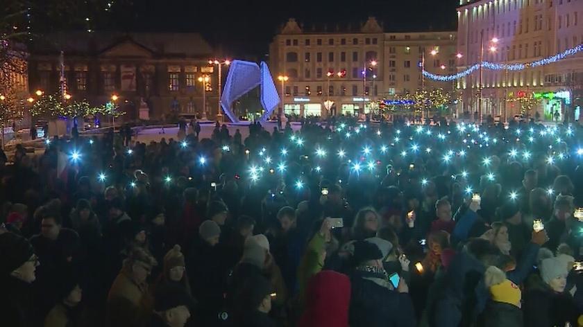 Residents of Poznań have paid tribute to Paweł Adamowicz