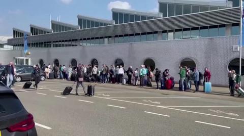 Lotnisko Schiphol w Amsterdamie. Nagranie archiwalne  