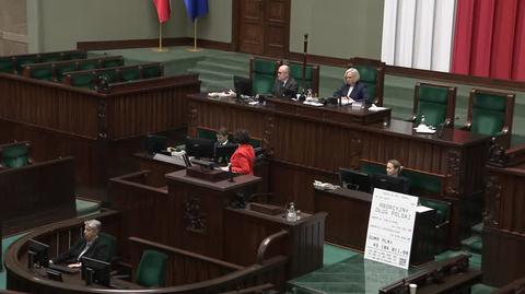 Żukowska odpowiada na pytania zadane przez posłów w trakcie debaty nt. aborcji w Sejmie