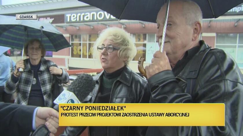 Kilkaset osób pod Dworcem Głównym w Gdańsku