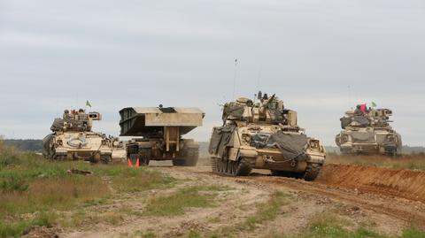 Amerykańskie czołgi M1A2 Abrams i transportery Bradley