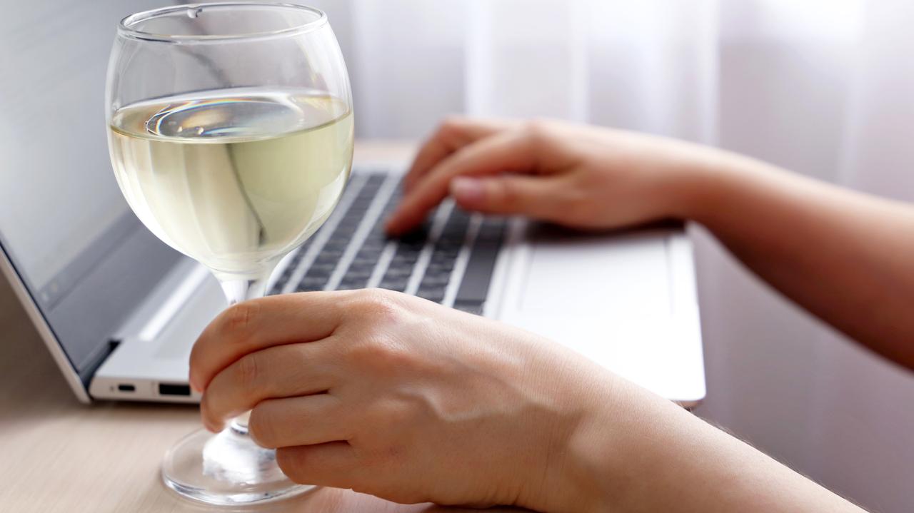 Kaczyński o alkoholizmie kobiet. Psychoterapeutka: nie da się tego zamknąć w prostych liczbach