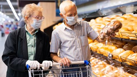 Premier: Wprowadzamy godziny dla seniorów w sklepach spożywczych, aptekach i drogeriach