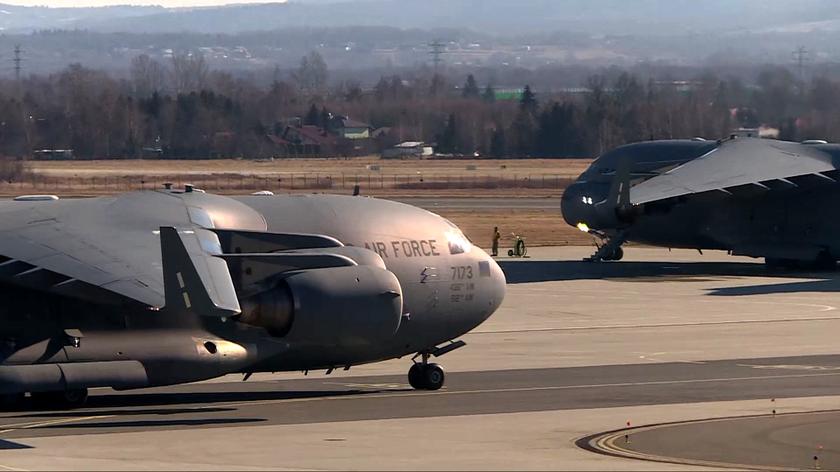 Kolejny Boeing C-17A Globemaster III na lotnisku w Jasionce