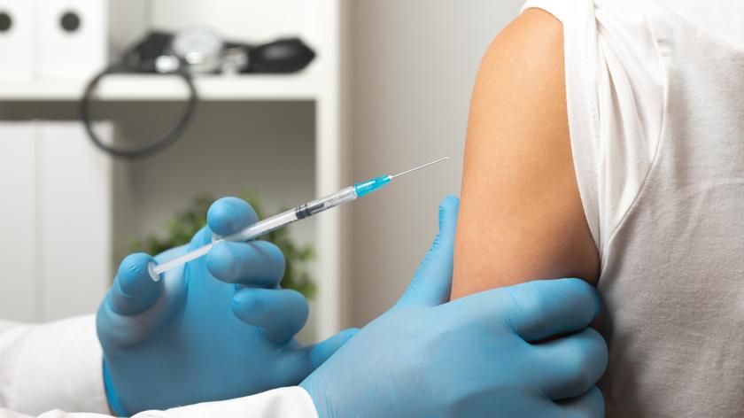 Minister zdrowia Adam Niedzielski o szczepieniach czwartą dawką