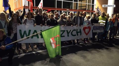 "Robimy to dla naszych dzieci, dla naszych wnuków". Mieszkańcy Wałbrzycha tłumaczą swoje motywacje na wyjazd na marsz