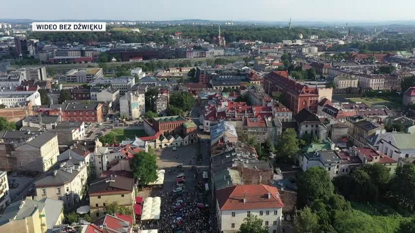 Widok na protest w Krakowie z drona