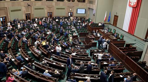 Sejm przyjął zmiany w swoim regulaminie dotyczące obniżenie uposażenia posłów