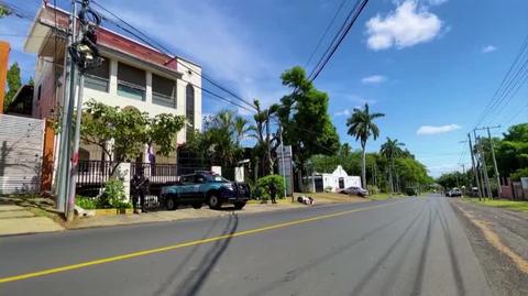 Nikaraguańska policja przed gmachem AOL. Wideo archiwalne