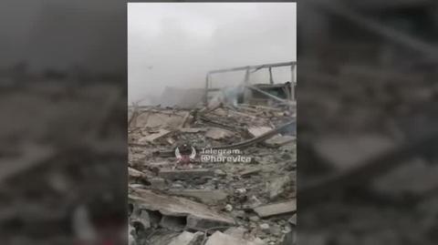 Nagranie zniszczonej rosyjskiej bazy w Makiejewce (wideo z 02.01.2023)