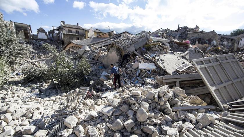 Premier Włoch dziękuje ekipom ratunkowym po trzęsieniu ziemi