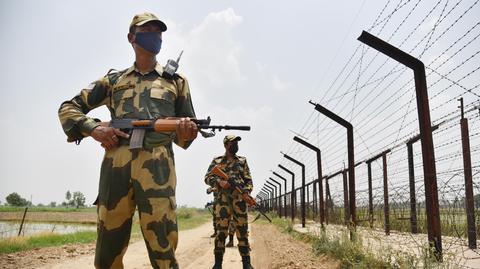 Indie utrzymują duże siły wojskowe na granicach z Pakistanem i Chinami