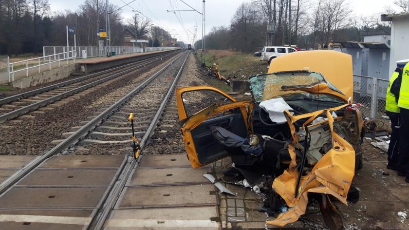 Sątopy: W wypadku na przejeździe kolejowym zginął 50-latek
