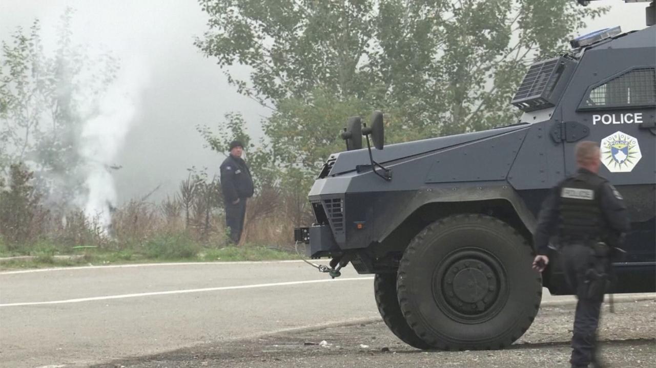 Lo que está pasando en la frontera entre Serbia y Kosovo.  Barricadas, flechas y pasajes cerrados