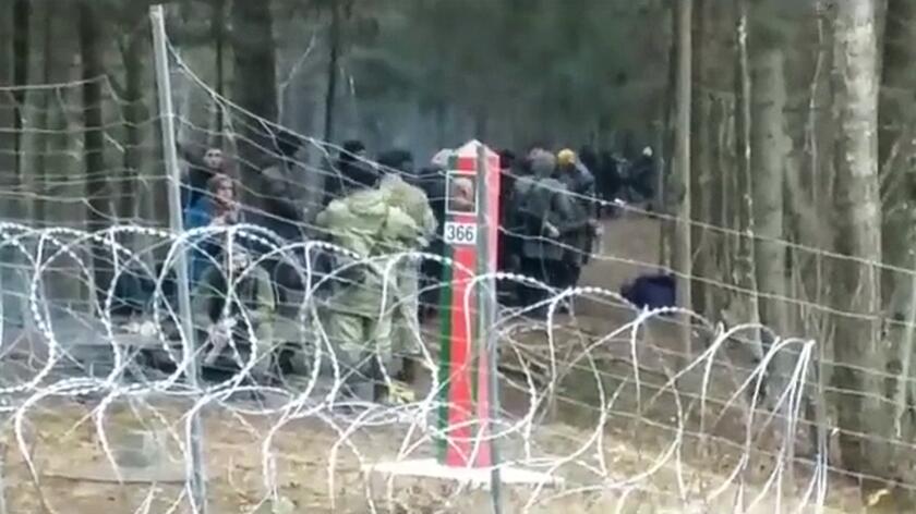 Straż Graniczna opublikowałą film. Twierdzi, że białoruskie służby przygotowują migrantów na nielegalne przekroczenie granicy