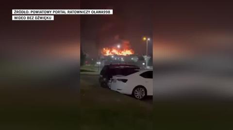 Pożar hali w zakładzie w Stanowicach