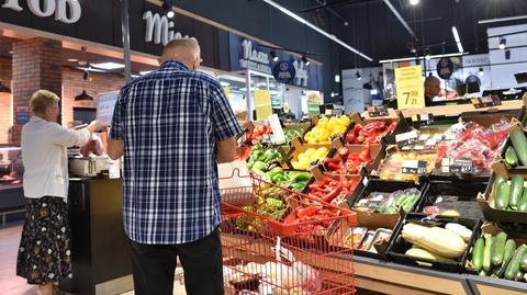 Premier Tusk o losach zerowej stawki VAT na żywność