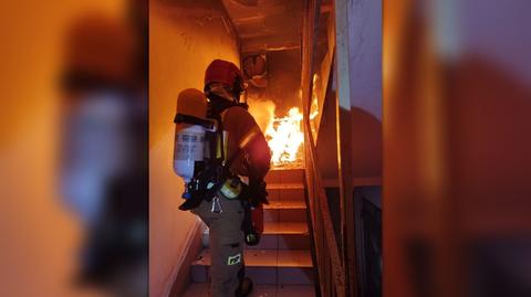 Pożar wybuchł na klatce schodowej w budynku przy ulicy Grunwaldzkiej w Kielcach