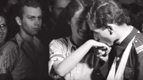 Miłość ważniejsza niż wojna, bombardowania i łapanki