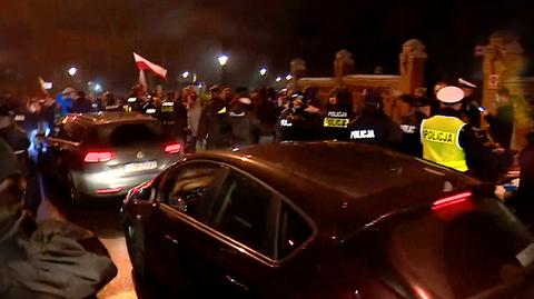 25.01.2017 | Politycy PiS mówili o "puczu" i "zamachu stanu", prokuratura bada blokowanie przejazdów i obraźliwe słowa