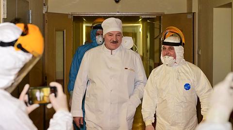 Łukaszenka odwiedza szpital kliniczny w Mińsku 