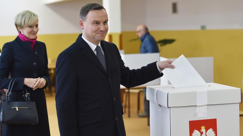 Prezydent Andrzej Duda wraz z żoną głosowali w Krakowie