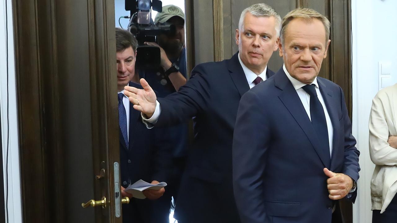 NBP envía notificaciones de sospecha de delito.  Se trata de declaraciones de Donald Tusk y Tomasz Simoniak