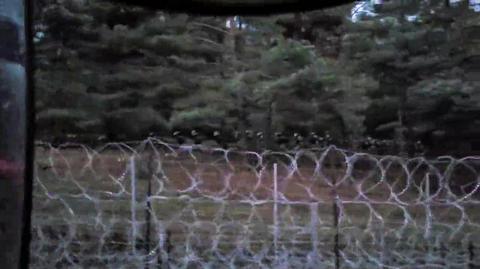 MON publikuje nagranie z granicy. Grupa białoruskich funkcjonariuszy kieruje się w stronę obozowiska migrantów (wideo archiwalne)