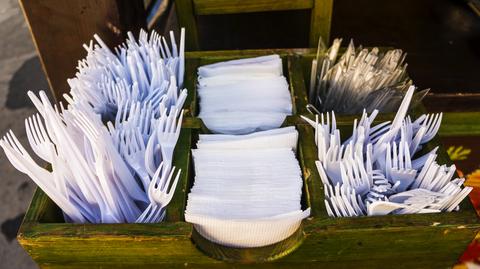 Hiszpania i Francja zakazują plastikowych opakowań