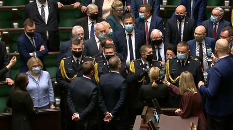 Interwencja Straży Marszałkowskiej na sali posiedzeń