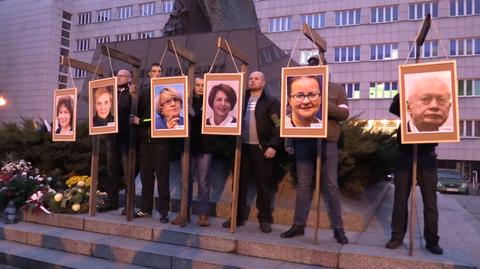 Portrety europarlamentarzystów zawisły na szubienicach w Katowicach 