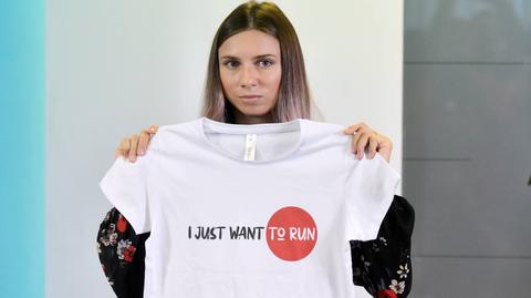 Cimanouska zaprezentowała w czasie konferencji koszulkę z napisem "Chcę po prostu biec"  