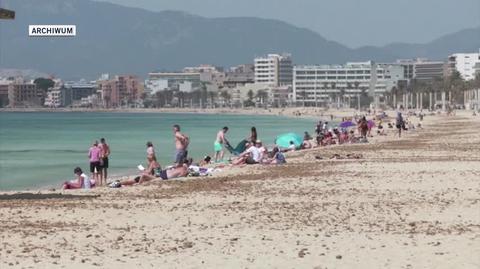 Hiszpanie odpoczywają na plażach 