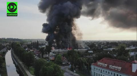 Ogromny pożar hali magazynowej w Gdańsku. (wideo bez dźwięku)