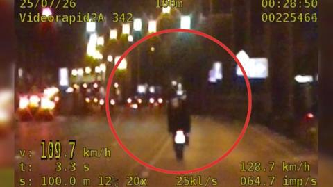 Na jednym kole i z prędkością ponad 100 kilometrów na godzinę przez miasto