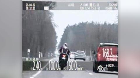 Policja ścigała motocyklistę, który jechał z prędkością 150 kilometrów na godzinę
