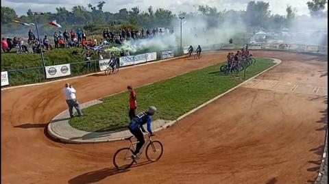 Żużel na rowerach. Jeżdżą bez hamulców i przerzutek