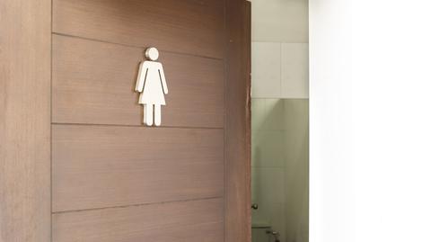 Kamerka ukryta w damskiej toalecie urzędu