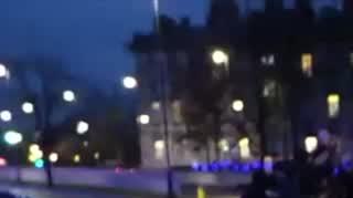 Przepychanki z policją w czasie protestu