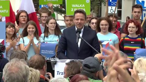 Trzaskowski liderem sondażu