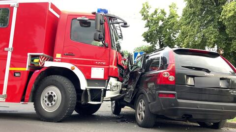 Bolesławiec. Wóz strażacki zderzył się z samochodem osobowym