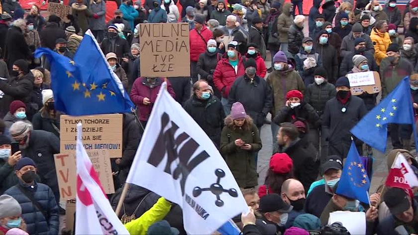 Kraków. Protesty w obronie TVN i innych wolnych mediów