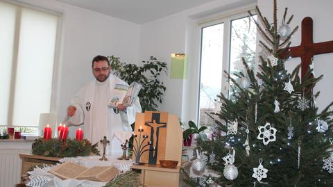 Fragment nabożeństwa odprawionego przez księdza Tomasza Wigłasza w czwartą niedzielę adwentu, 19 grudnia 2021 roku 