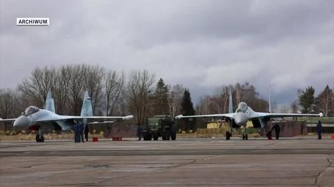 Rosyjskie myśliwce podczas ćwiczeń (wideo archiwalne)